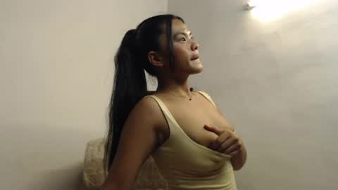 YsabelHot69 online show from August 3, 10:50 pm