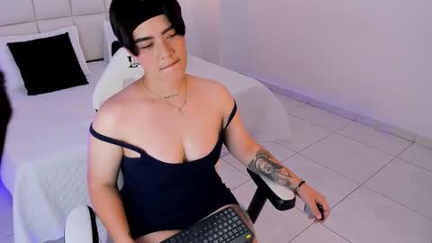 isabella_clarkk online show from March 12, 11:57 pm