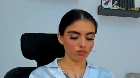 ISABELLA online show from August 5, 1:58 am