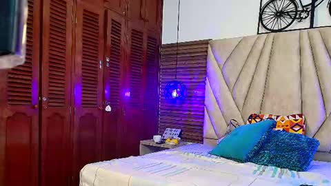 isabella_luxet online show from August 11, 12:40 pm