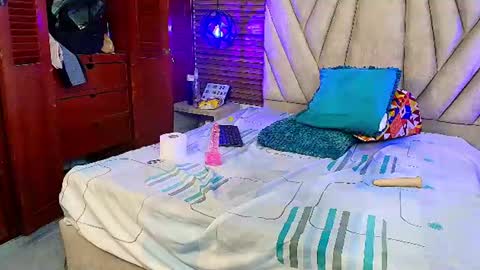 isabella_luxet online show from August 12, 4:09 pm