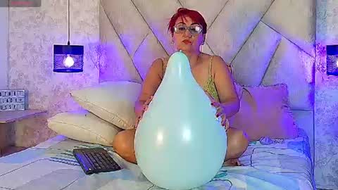 isabella_luxet online show from August 14, 1:37 pm
