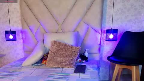 isabella_luxet online show from August 15, 12:31 pm