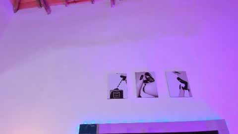 Isabella Moon9 online show from August 7, 4:40 pm