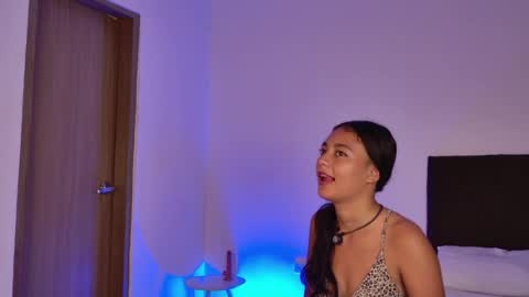 isabella santana online show from August 12, 8:33 pm