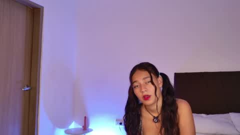 isabella santana online show from August 12, 9:39 pm