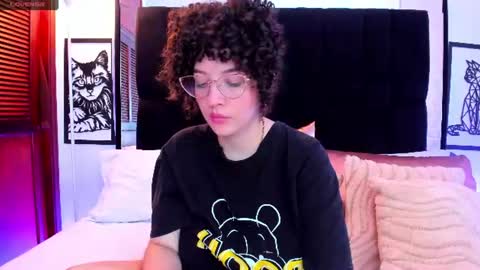 Isabella Your Queen  online show from July 13, 3:24 am