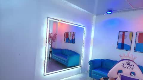 Isabella  online show from August 3, 7:32 pm