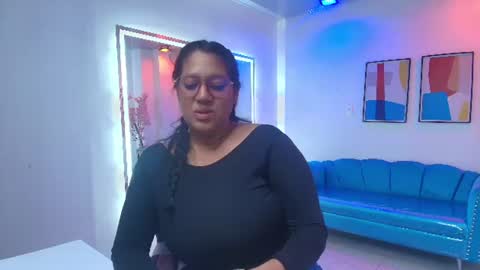 Isabella  online show from August 4, 9:45 pm
