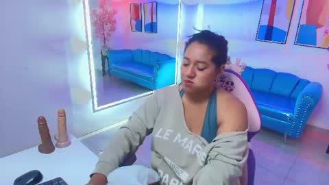Isabella  online show from August 15, 2:04 am