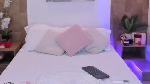 isabella_winkler online show from August 17, 12:43 pm
