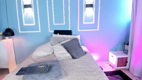 isabella zc online show from August 12, 4:53 pm