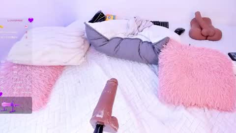 isabellaa_1 online show from July 25, 8:40 am