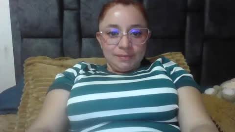 isabellaa_hills_ online show from August 5, 4:32 am