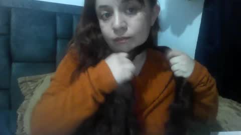 isabellaa_hills_ online show from August 14, 5:44 am