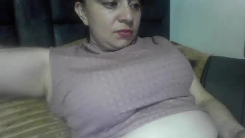isabellaa_hills_ online show from August 15, 2:59 am