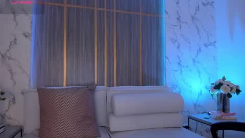 Isabella online show from August 15, 2:04 am