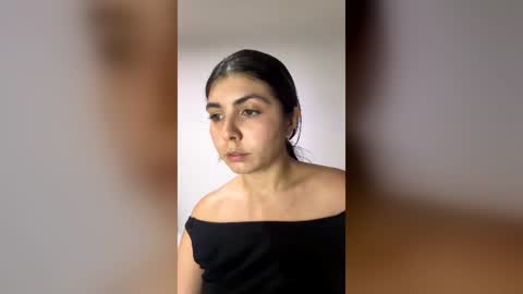Instagram soybella01  online show from July 5, 11:41 pm
