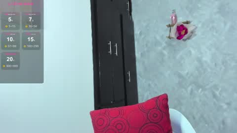 Instagram soybella01  online show from July 8, 8:13 pm