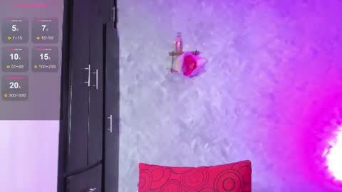 Instagram soybella01  online show from July 21, 9:50 pm