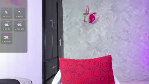 Instagram soybella01  online show from July 22, 5:15 pm