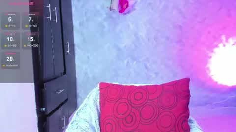 Instagram soybella01  online show from August 12, 5:59 pm