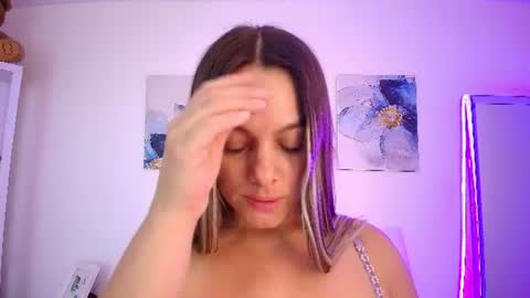 ISABELLA online show from August 6, 6:40 pm