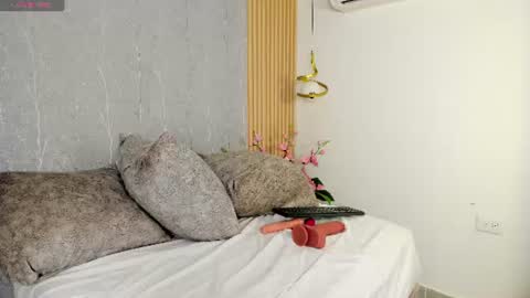 Isabella  online show from August 12, 9:28 pm