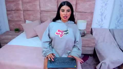 Isabella Nesh online show from August 12, 11:34 am