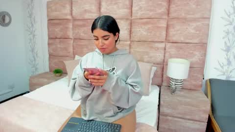 Isabella Nesh online show from August 13, 6:11 pm