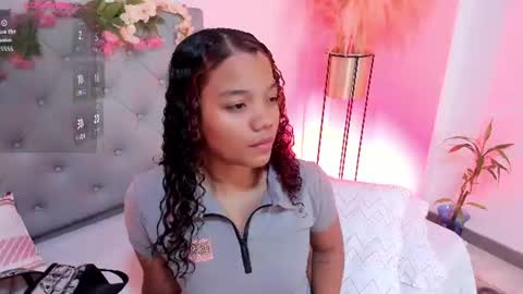 Isabella Reina online show from August 12, 11:56 am