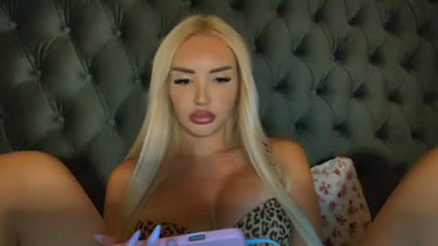 isabellatsvbaby online show from August 5, 11:25 pm