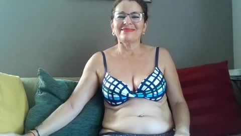 isabellawouti online show from July 1, 9:54 am