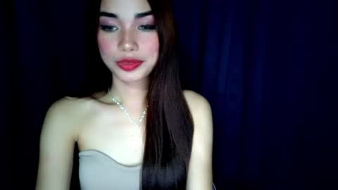 Isabelle online show from August 4, 6:05 pm