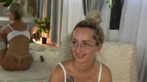 IsabelleEthan online show from August 5, 3:48 am