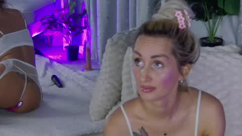 IsabelleEthan online show from August 10, 11:17 pm
