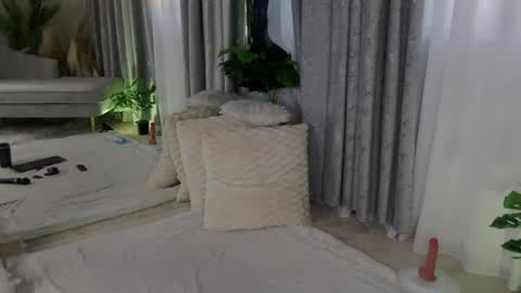 IsabelleEthan online show from August 11, 3:41 am