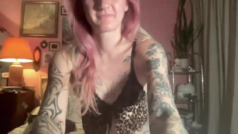 Isabel  online show from August 3, 3:02 am