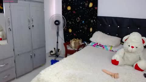 isadora online show from May 1, 2:21 pm