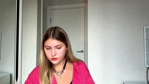 Isel online show from August 4, 12:57 pm