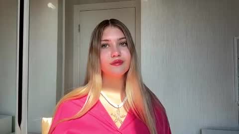 Isel online show from August 4, 2:03 pm