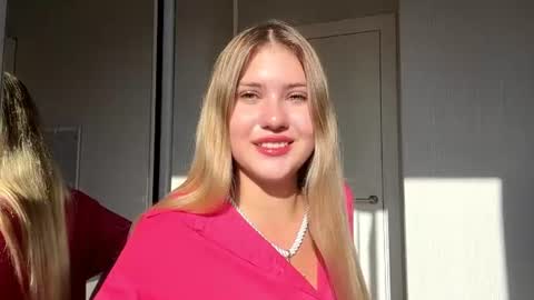Isel online show from August 4, 3:09 pm