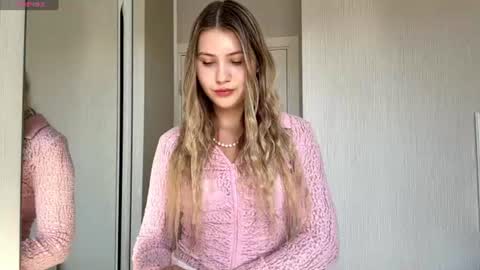 Isel online show from August 14, 1:26 pm