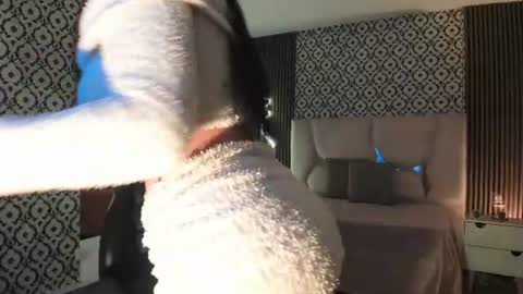 isis_tay1 online show from August 13, 4:48 am