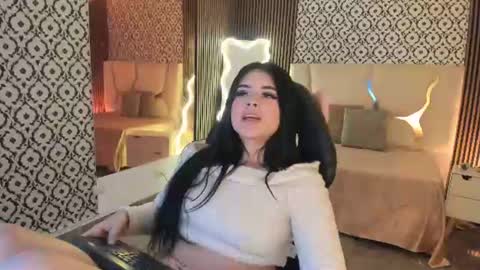 isis_tay1 online show from August 13, 7:00 am