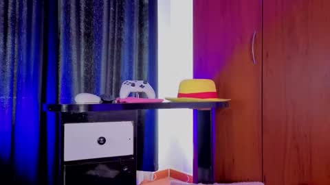 Isisjones18 online show from June 14, 2:36 pm