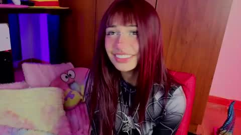 Isisjones18 online show from June 18, 9:53 am