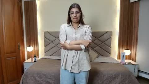 ISIS ROSEE online show from August 11, 10:45 pm