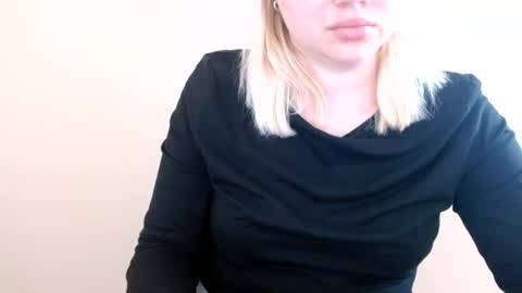 Isla online show from July 22, 7:11 am