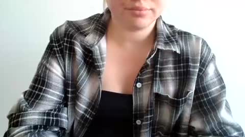 Isla online show from August 31, 10:38 am